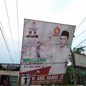 Caleg Gerindra Tersengat Listrik Saat Pasang Baliho, 2 Orang Tewas