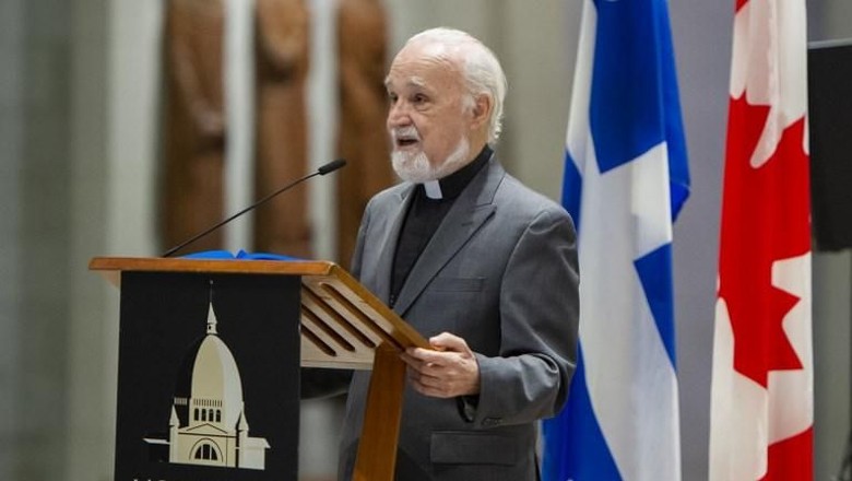 Pastor Kanada Ditikam Saat Siaran Langsung, Jemaat Berteriak