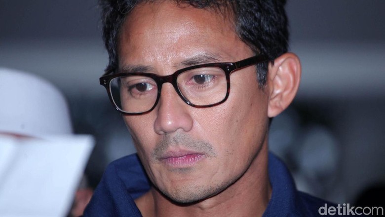 Potret Ekspresi Sandiaga Saat Dampingi Prabowo Deklarasi