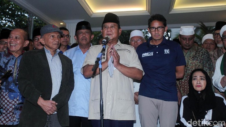 Potret Ekspresi Sandiaga Saat Dampingi Prabowo Deklarasi