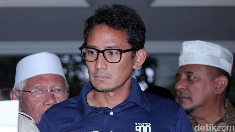 Potret Ekspresi Sandiaga Saat Dampingi Prabowo Deklarasi