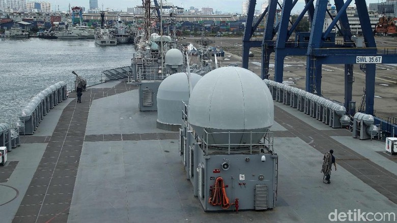 Melihat Bagian Dalam USS Blue Ridge