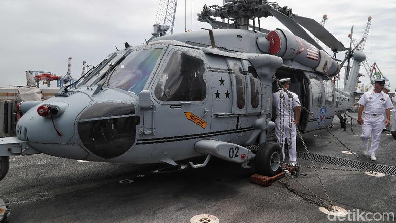 Melihat Bagian Dalam USS Blue Ridge