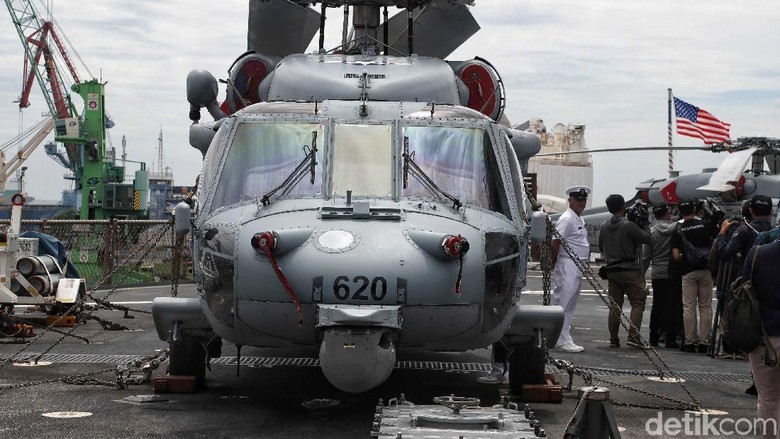 Melihat Bagian Dalam USS Blue Ridge