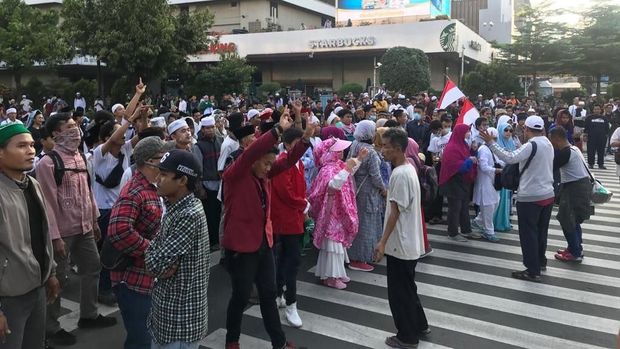 Massa Aksi 22 Mei Mulai Berkumpul, Polisi Siaga di Depan Bawaslu