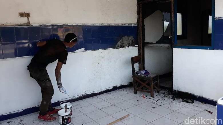 Saksi : Ada Orang Datang Menyalakan Api di Pos Polisi Pakis Klaten