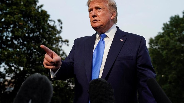 trump-sebut-demokrat-buang-buang-waktu-dengan-pemakzulan--omong-kosong
