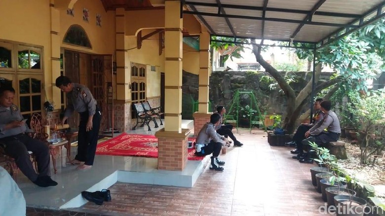 Rumah Wakil Ketua MK di Makassar Dijaga Polisi 24 Jam