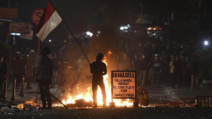 Berdemolah Dengan Santun