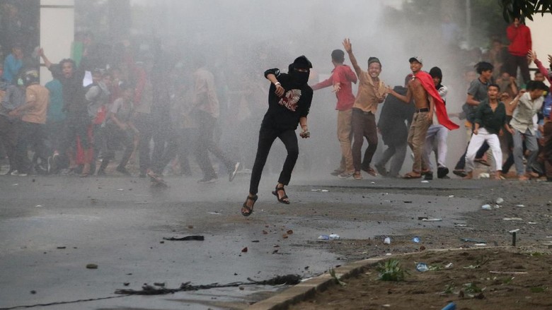 Siapa Suruh Ikut Demo?