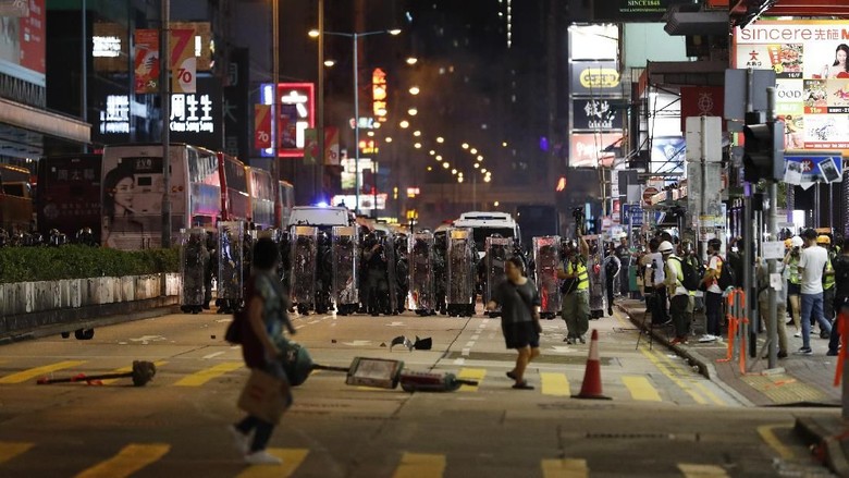 jurnalis-china-ditahan-usai-meliput-unjuk-rasa-di-hong-kong
