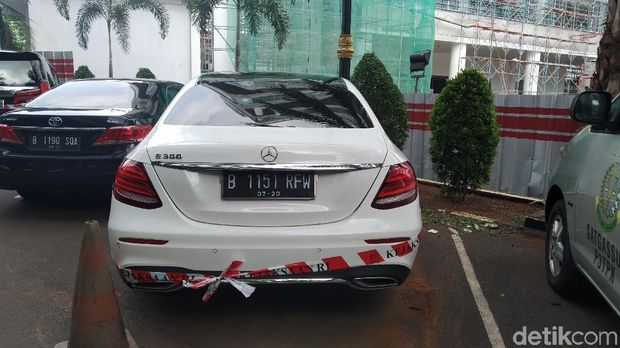 Mobil Sitaan Baru Parkir di Kejagung, Punya Siapa?
