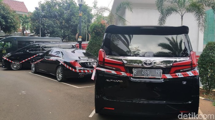 Mobil Sitaan Baru Parkir di Kejagung, Punya Siapa?