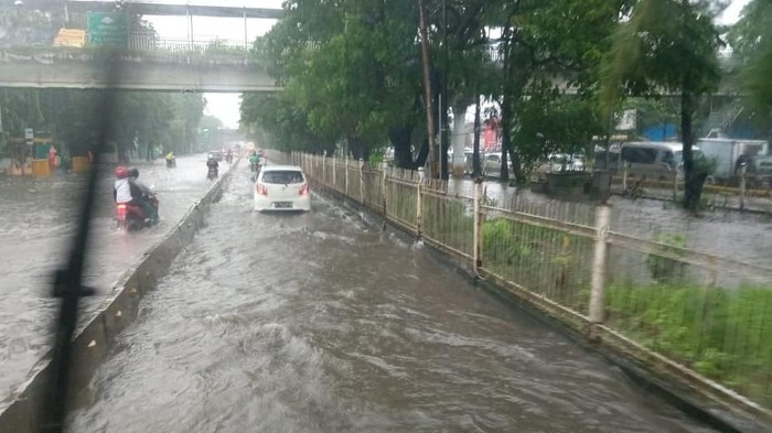 Terimbas Banjir, Sejumlah Rute TransJakarta Tak Bisa Layani Warga