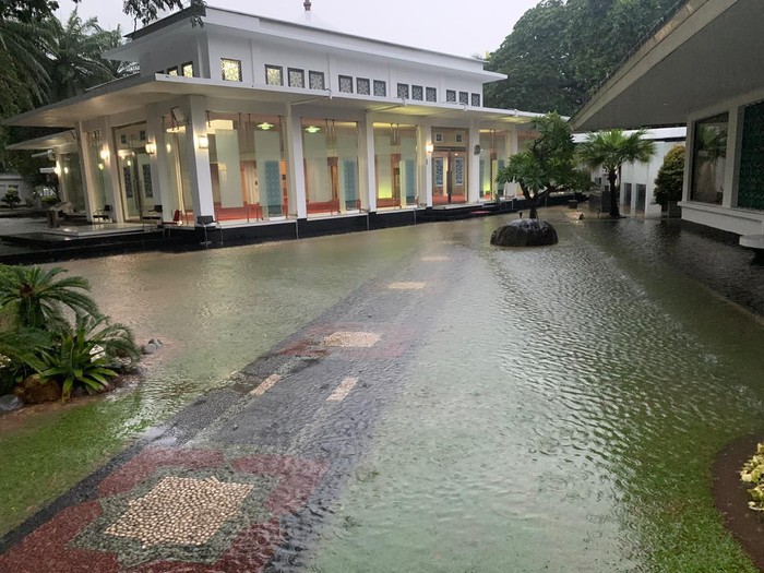 Istana Kepresidenan Jakarta Tergenang!