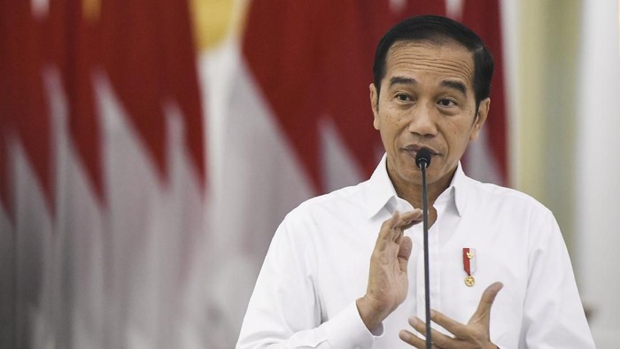 Jokowi Kembali Bagi-bagi Sembako, Kali Ini di Bogor Semalam