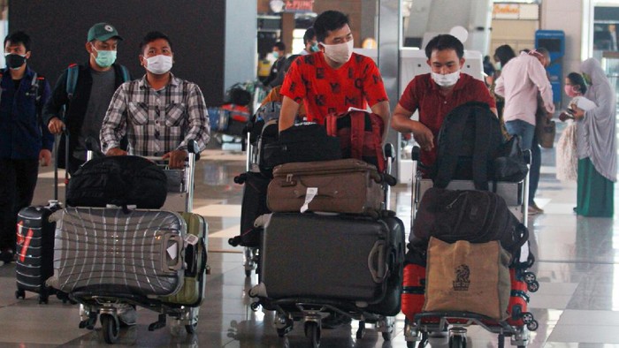 kemenkes-tegaskan-vaksinasi-corona-belum-jadi-syarat-bepergian