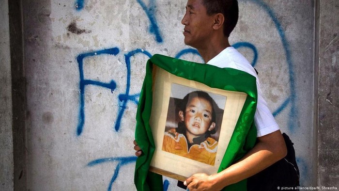 tibet-tuntut-china-kembalikan-panchen-lama-yang-diculik-sejak-usia-6-tahun