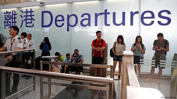 Masa Depan Suram, Warga Hong Kong Pertimbangkan Angkat Kaki Selamanya