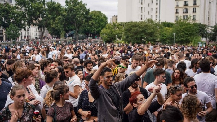 ribuan-orang-ikuti-festival-musik-di-prancis-abaikan-aturan-lockdown