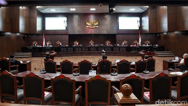 mk-tolak-gugatan-uji-materi-uu-kpk-baru-tetap-berlaku