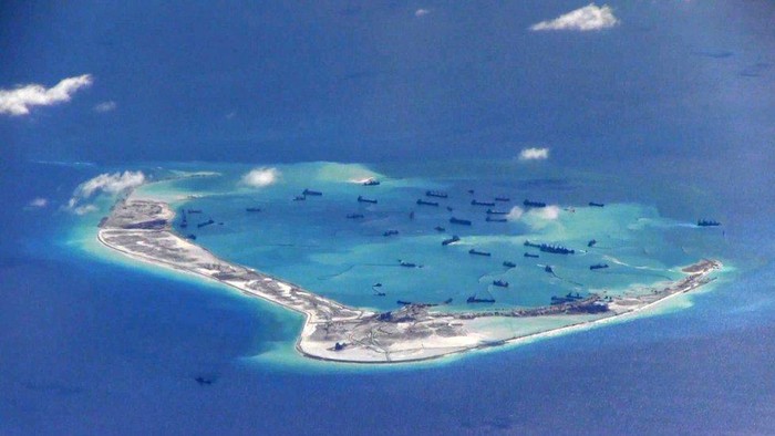 Menhan Filipina Tuduh China Rekayasa Klaim Atas Laut China Selatan