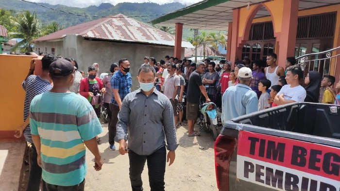 Suami Digoyang Ombak di Laut, Istri Digoyang Pria Lain di Rumah