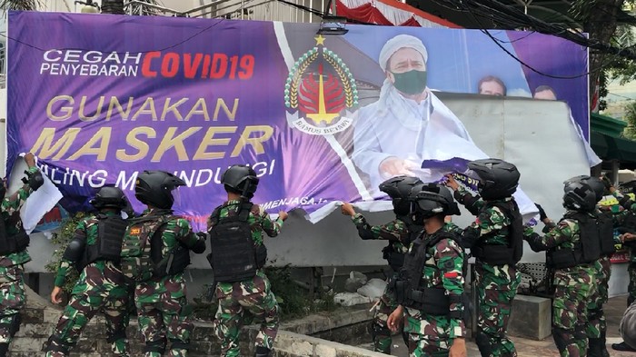 Pakar UKSW Nilai TNI Copot Baliho Habib Rizieq karena Situasi Sudah Tak Normal