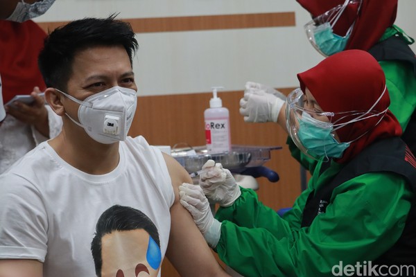 Ariel NOAH Usai Divaksin: Kalau Semuanya Nunggu, Kapan Mulainya?