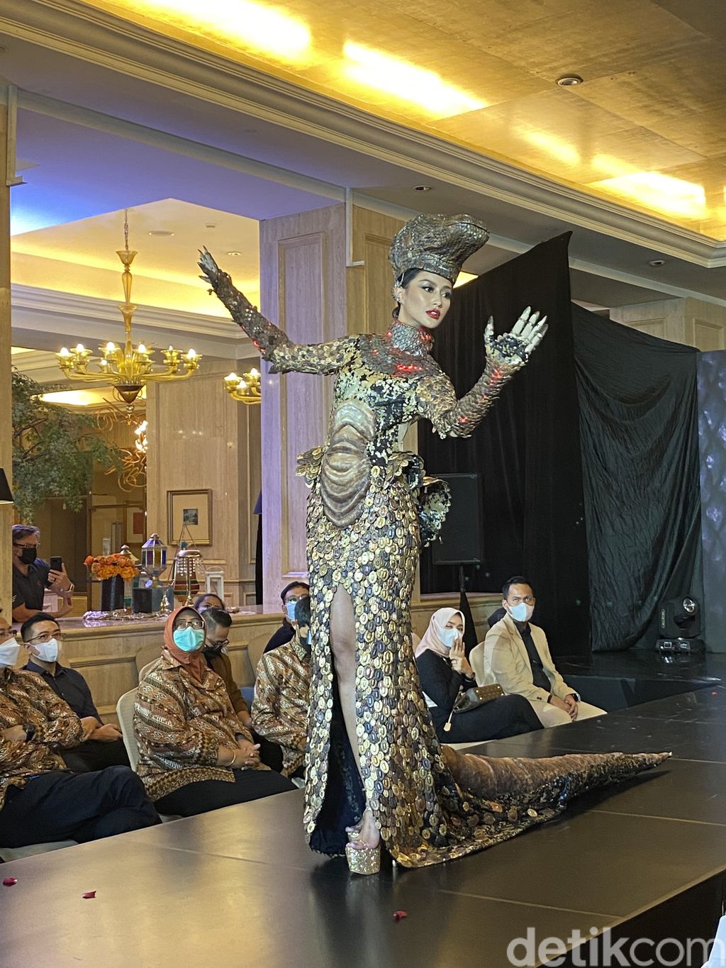 Aksi Ayu Maulida Pakai Kostum Komodo di Miss Universe 2020, Bikin Merinding
