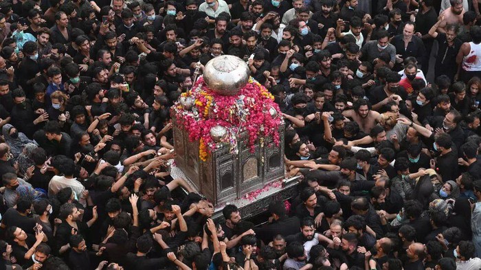 ribuan-orang-di-pakistan-hadiri-acara-keagamaan-banyak-yang-tanpa-masker