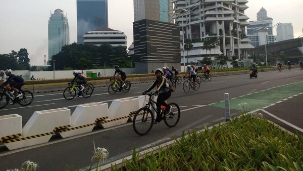 Sejumlah Pesepeda di Sudirman-Thamrin Keluar Jalur Gowes Pagi Ini