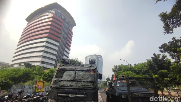 Gedung KPK Dijaga Ketat TNI-Polri Jelang Pelantikan Pegawai Jadi ASN