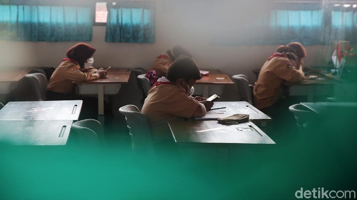 COVID Melonjak, Pemprov DKI Tetap Lanjutkan Uji Coba Sekolah Tatap Muka