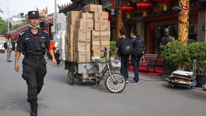 cegah-omicron-china-perintahkan-disinfeksi-paket-dari-luar-negeri