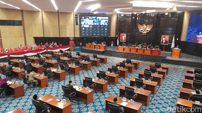 Sorotan Naik Tunjangan Dewan Bikin Ketua DPRD Desak Operasional Anies Dibuka