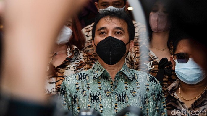 Besok, Roy Suryo Diperiksa atas Laporannya soal Postingan Meme Stupa