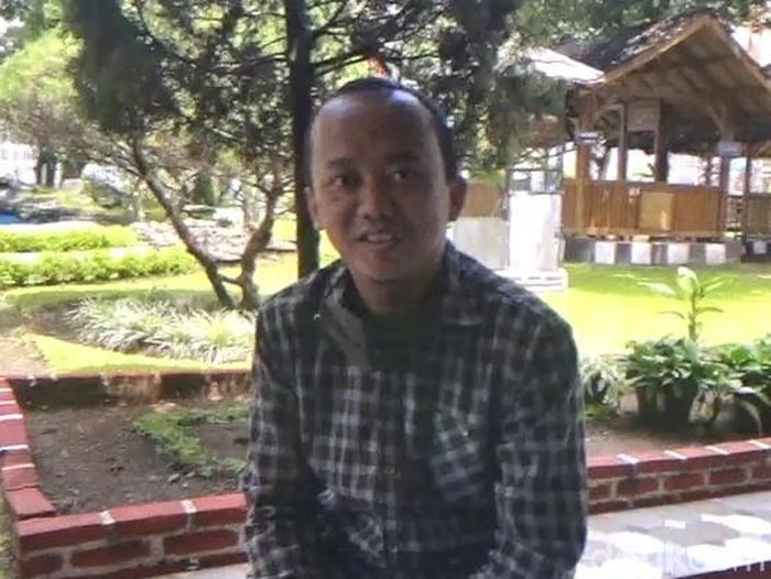 Senyum Herry Wirawan dan Pengakuan Aksi Biadabnya