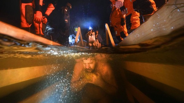 Tradisi Unik Rusia : Berendam Air Es Rayakan Hari Epiphany