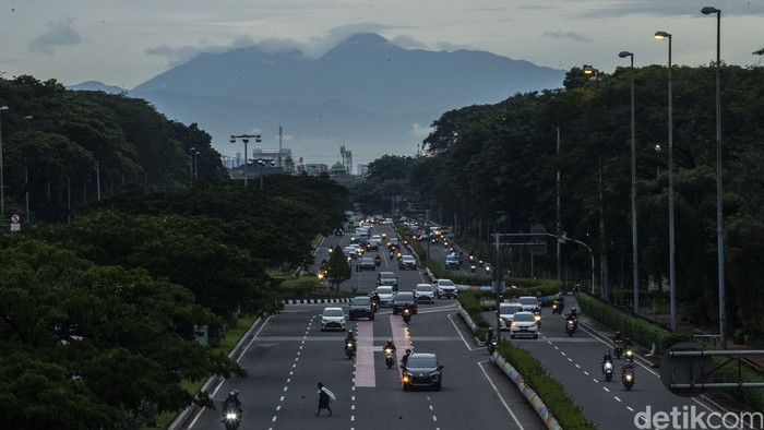 gunung-terlihat-dari-jakarta-kualitas-udara-jakarta-ada-di-level-baik-sedang
