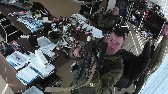 Tentara Rusia Terekam Menembak Warga Sipil Tak Bersenjata di Ukraina