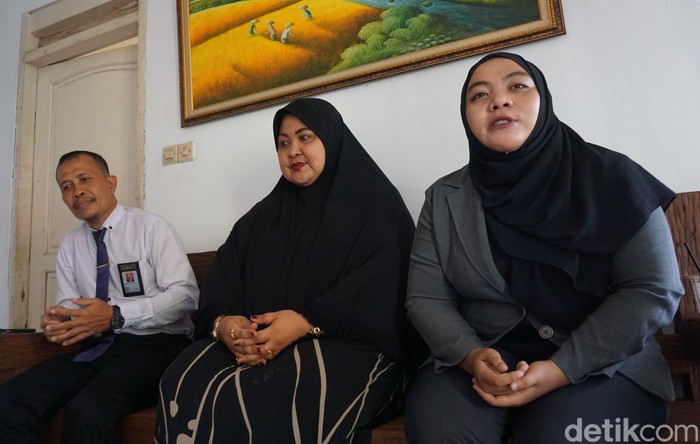 Tangis Haru Ibu Korban Usai Ustaz TPQ Mojokerto Jadi Tersangka Cabul