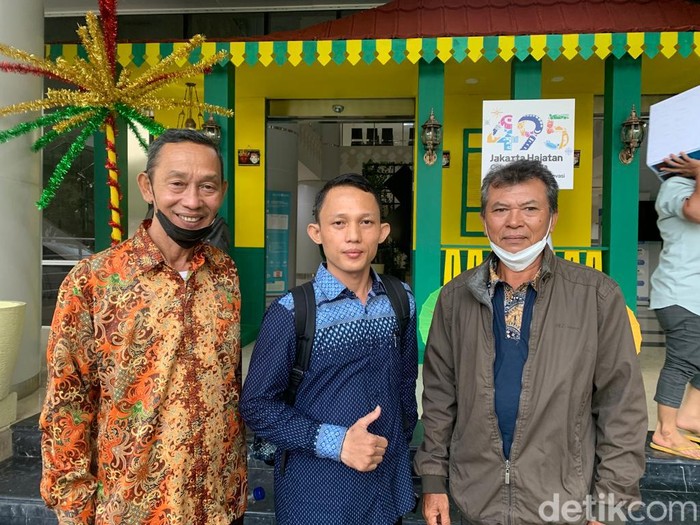 Usai Rapat Disdik DKI, Warga Terhalang Tembok SMKN 69: Kita Diminta Sabar