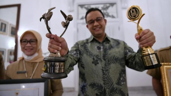 Anies Pamer Raih Penghargaan 'Double Winner' Pemenuhan Hak Anak di Jakarta