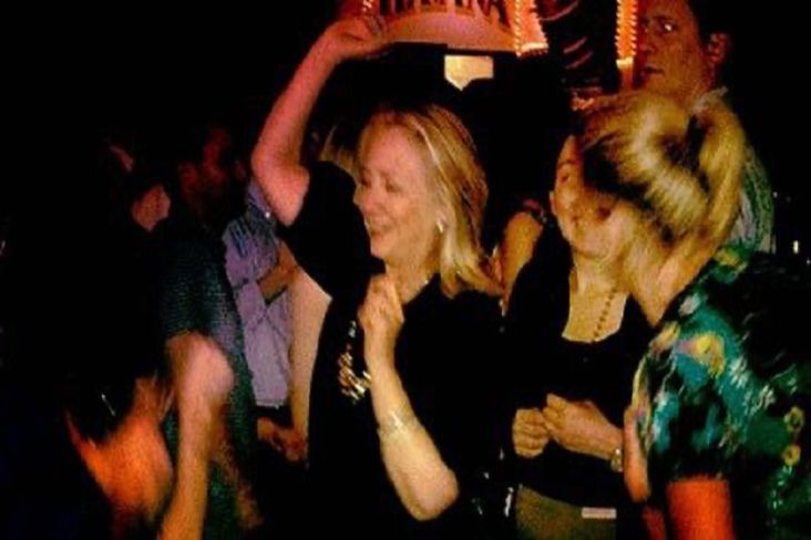 Heboh Hillary Clinton Dugem di Klub Malam, Skandal Baru?