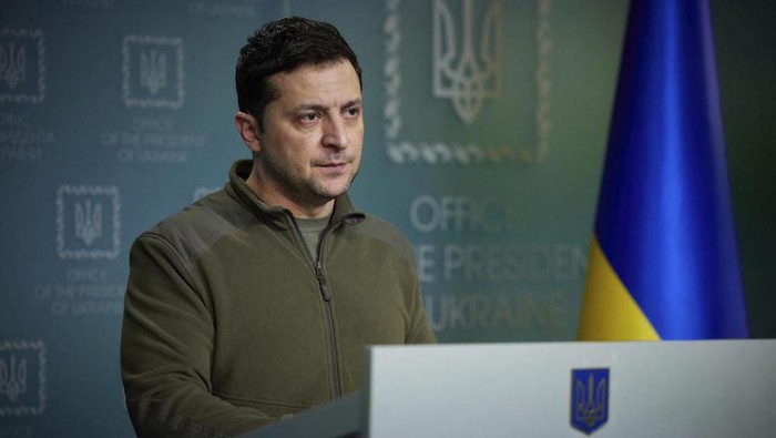 pinta-anak-anak-ukraina-agar-sinterklas-beri-hadiah-natal-senjata