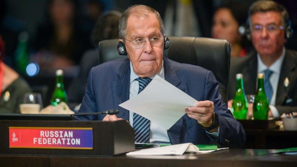 Ultimatum Rusia ke Ukraina Patuhi Tawaran Atau Militer Berbicara