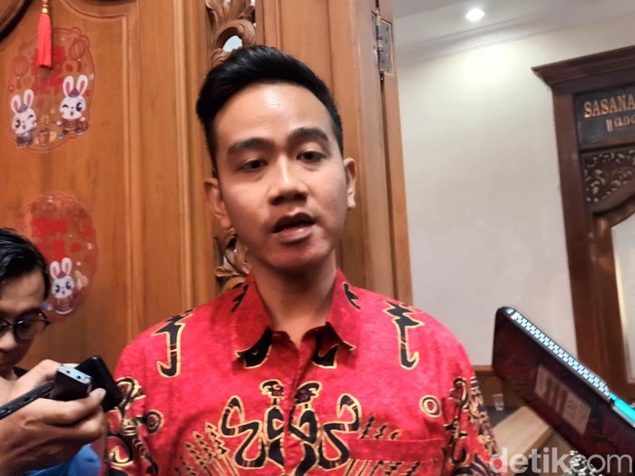 Tunda PBB Solo Naik Ugal-ugalan, Gibran: yang Sudah Bayar Kita Kembalikan