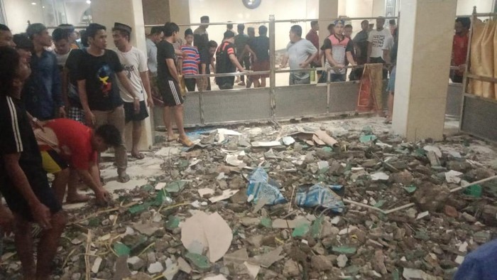Kubah Masjid di Makassar Roboh saat Hendak Tarawih, Sejumlah Jemaah jadi Korban