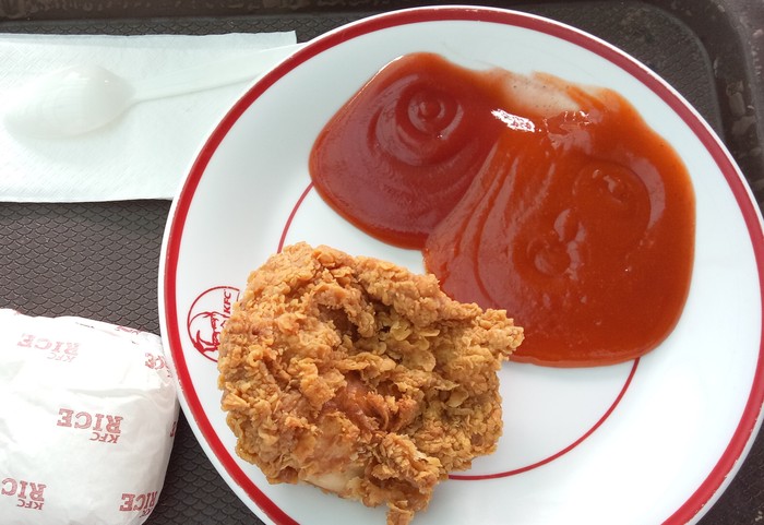 Warganet Kangen Makan Pakai Piring Lagi, Respons KFC Bikin Elus Dada